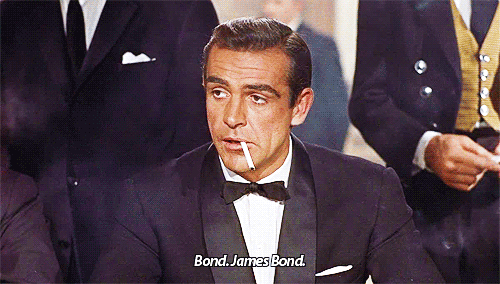Sean Connery som barndomshjälten James Bond. GIF via Youtube.