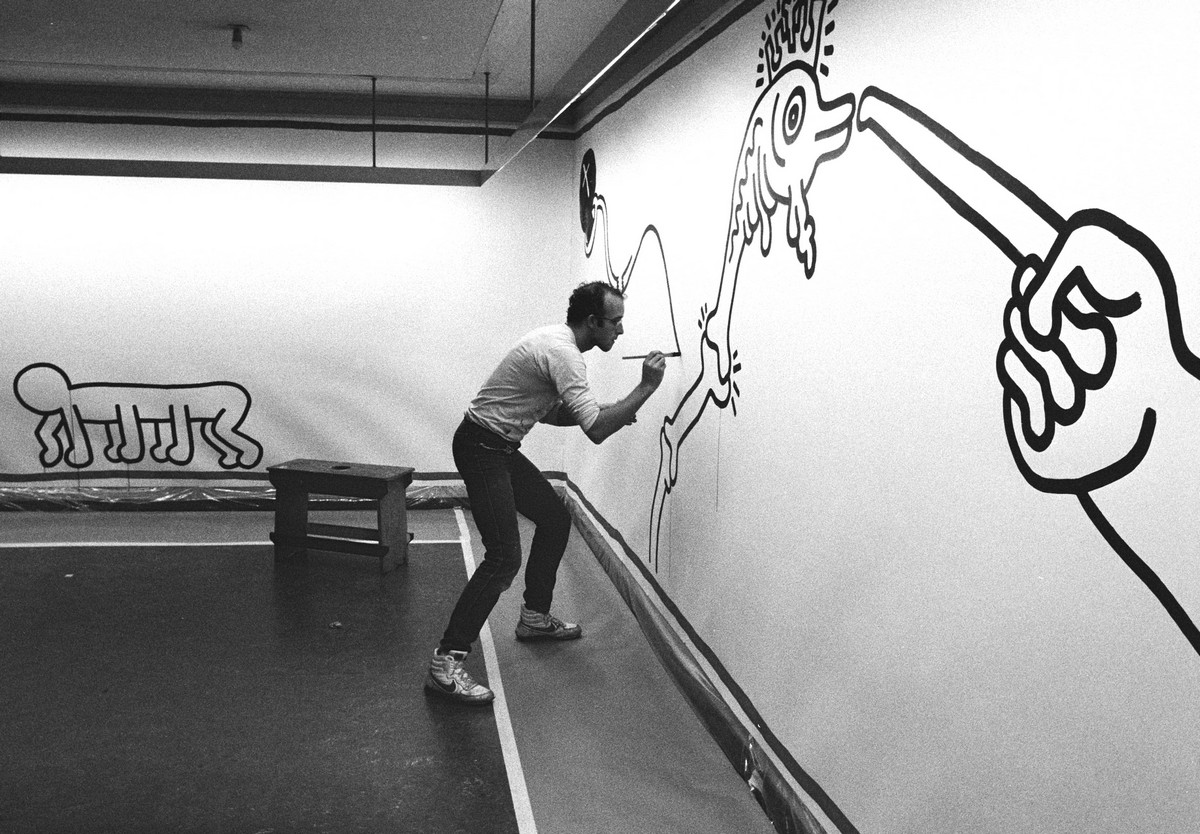 Keith Haring trabajando en el Stedelijk Museum de Ámsterdam
