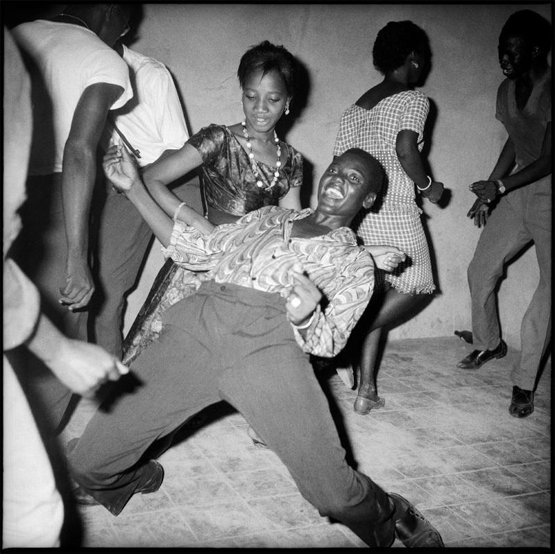 Malick Sidibé, Regardez-Moi !, 1962. Avec L’aimable autorisation de l’artiste et de la Galerie Magnin-A, Paris.
