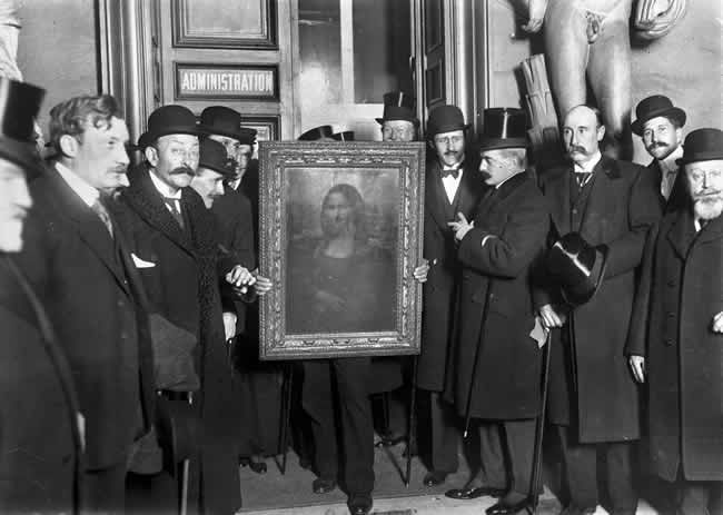 Le retour de la Joconde au Louvre en 1914 Image de Roger-Viollet