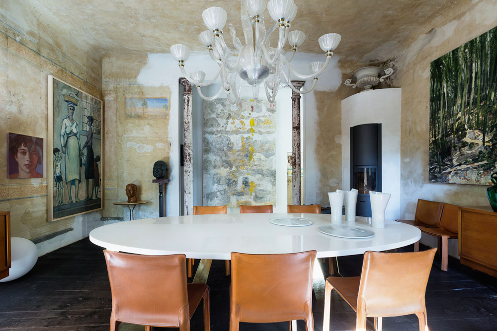 The dining table designed by Bruno Boretti. Photo © Francesca Anichini