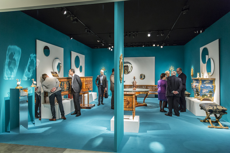 Lo stand di Buzio. Foto: Natascha Libbert. Courtesy of TEFAF.