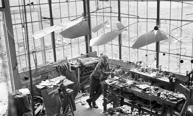 Alexander Calder sin studio i Connecticut, 1941. Foto: Calder Foundation, New York.