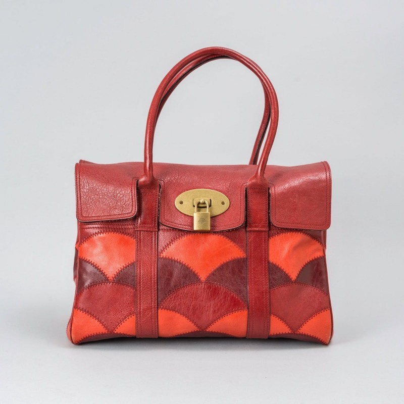 Sac à bandoulière Bayswater en patchwork rouge et corail, image ©Stockholms Auktionsverk