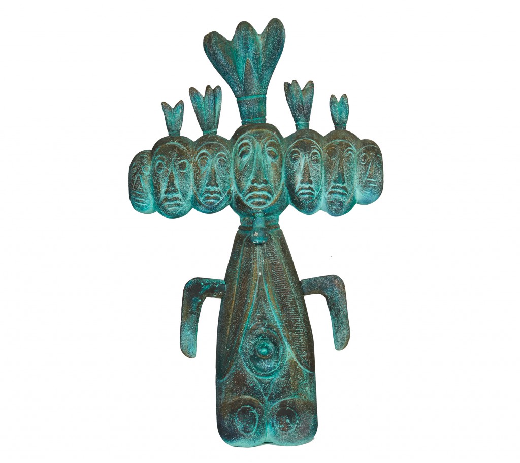Roger Chameaux, dit CHOMO, Totem à sept têtes, cculpture en siporex, image ©Estim Nation