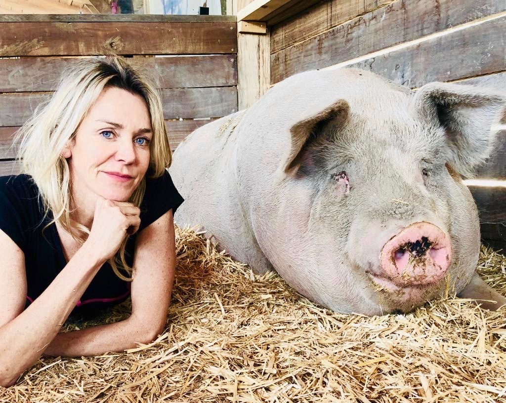 Pigcasso und ihre "Entdeckerin" Joanne Lefson