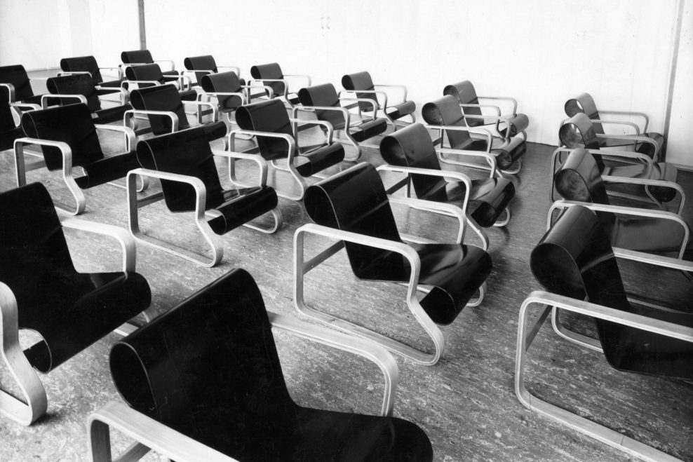 Chaises Paimio au sanatorium de Paimio, image ©Gustaf Welin, Musée Alvar Aalto