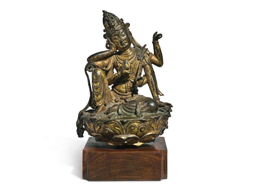 Figure en bronze doré de Cintamanicakra Avalokiteshvara, dynastie Tang, image ©Sotheby's