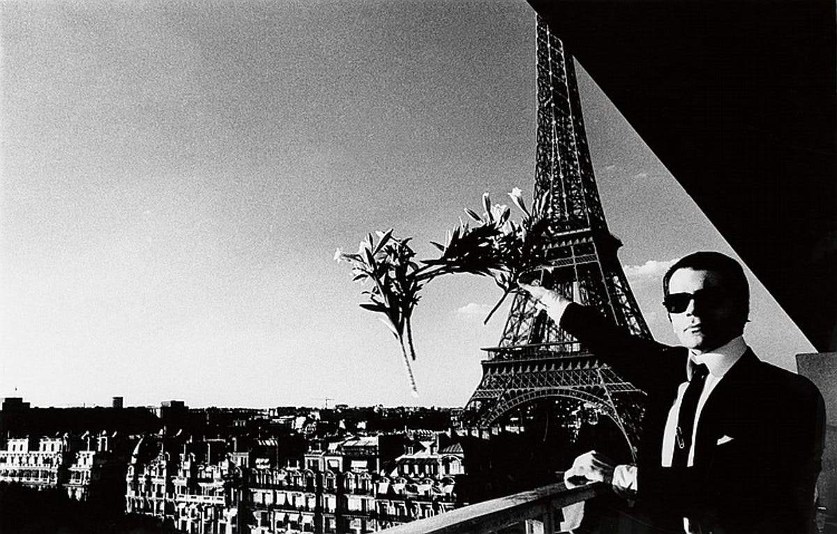 Helmut Newton, Portrait of Karl Lagerfeld in Paris, 1976 | Abb.: Swann Auction Galleries