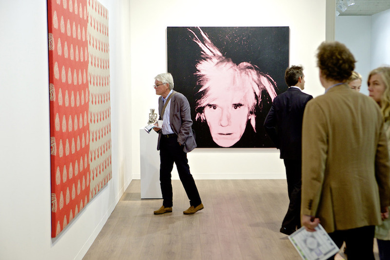 När Skarstedt Gallery ställde ut 2014 på Art Basel steg konsthandlarens värde då man sålde årets dyraste målning på mässan - Andy Warhols självporträtt för