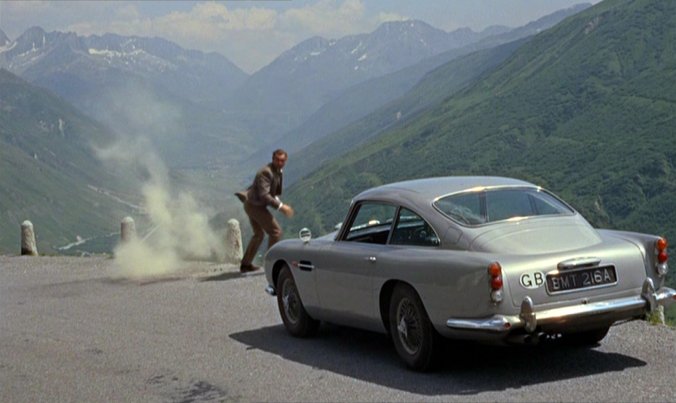 1963 Aston Martin DB5 från filmen "Goldfinger". Foto via Youtube.