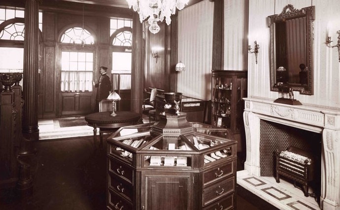 Der Verkaufsraum im ersten Geschäft | Foto via jewellerymag.ru