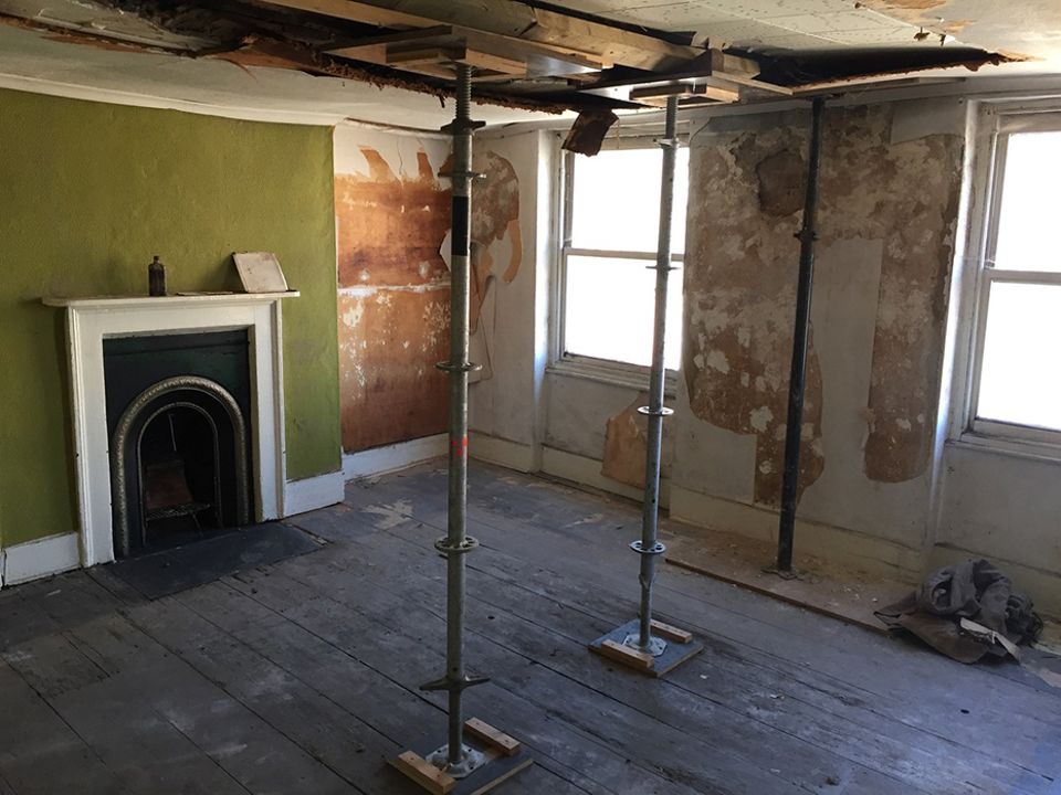 Van Gogh’s bedroom in 87 Hackford Road, London before the restoration in March 2018 © Martin Bailey via The Art Newspaper