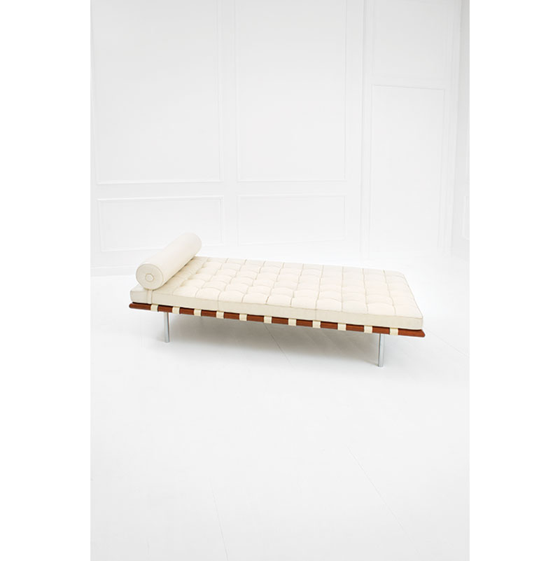 LUDWIG MIES VAN DER ROHE - Daybed "Barcelona", 1928/1970 Estimate: 2 500-3 500 EUR Result: 4 059 EUR