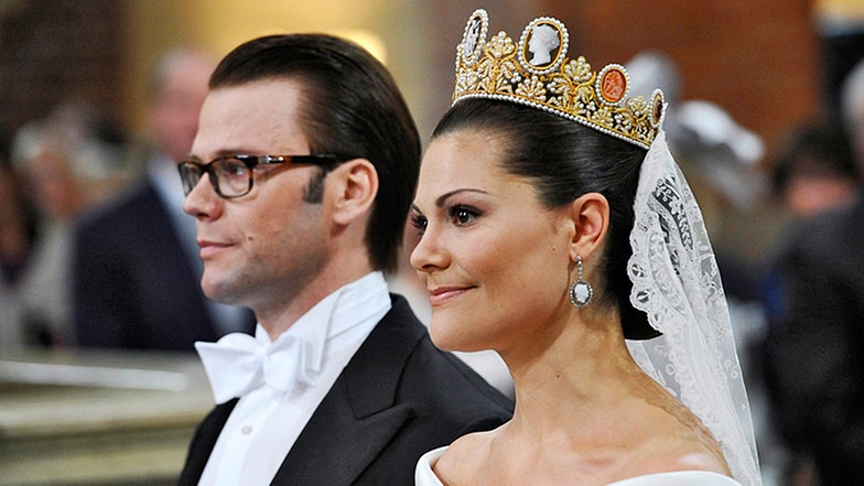 Kronprinzessin und Victoria von Schweden und Prinz Daniel an ihrem Hochzeitstag, dem 19. Juni 2010 Abb. via daserste.ndr.de