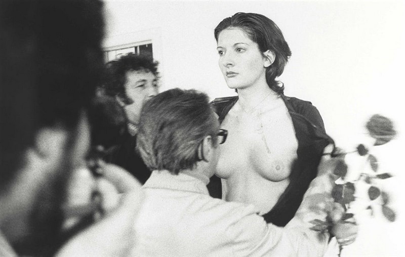 Marina Abramović, "The Complete Performances" (1973-1975) | Foto via Christie’s