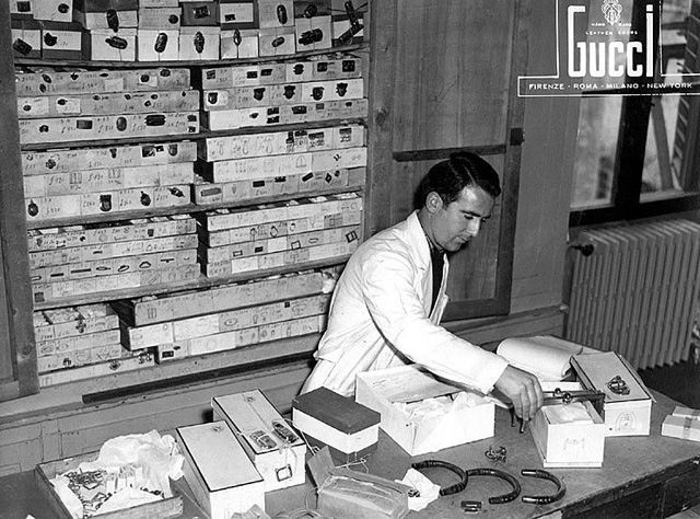 Gucci-Craftsmen-in-Florence-1953