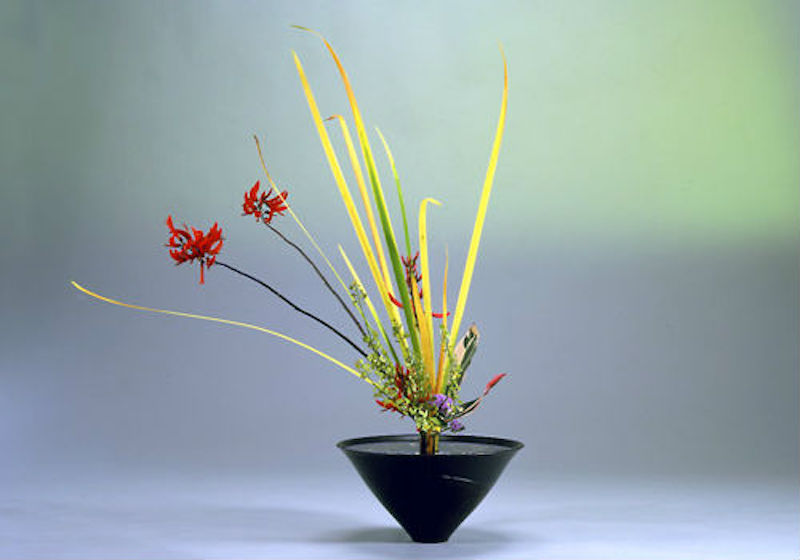 Scuola Ikenobo. Immagine via LearnJapanese.