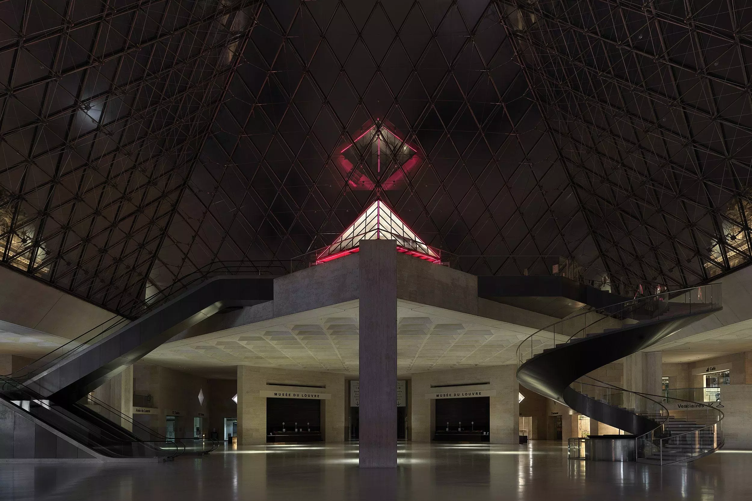 A private night at the Louvre. Image: Julian Abrams for Airbnb