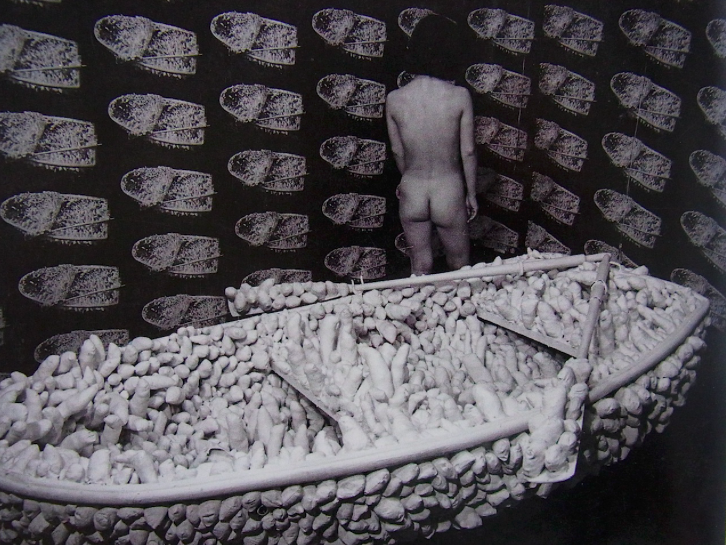 Yayoi Kusama, "Aggregation, One Thousand Boat Show", 1963, Gertrude Stein Gallery, NY, immagine via mrexhibition.net