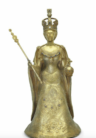 伊莉莎白女王二世雕塑 仿照坐全长,持有主权的王权宝球和权杖,身穿