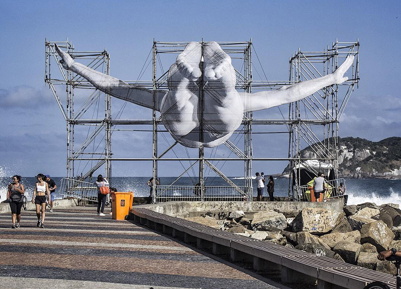 La 2ème installation de JR à Rio Image via zeutch.com