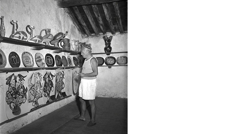 Pablo Picasso in seinem Atelier in Vallauris, 1948 | Foto via exploregram.com
