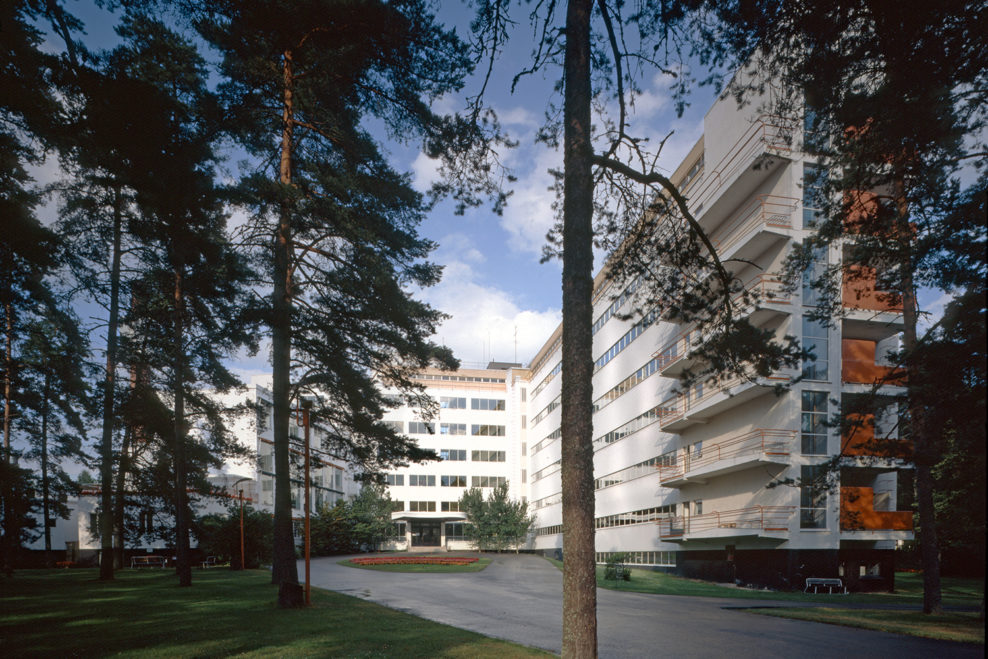 L'entrée principale du sanatorium de Paimio, image ©alvaraalto.fi