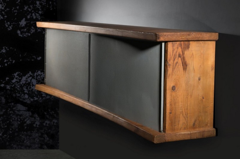 CHARLOTTE PERRIAND. Mueble "en forme" en abeto con puertas de aluminio. Imagen vía: Artcurial