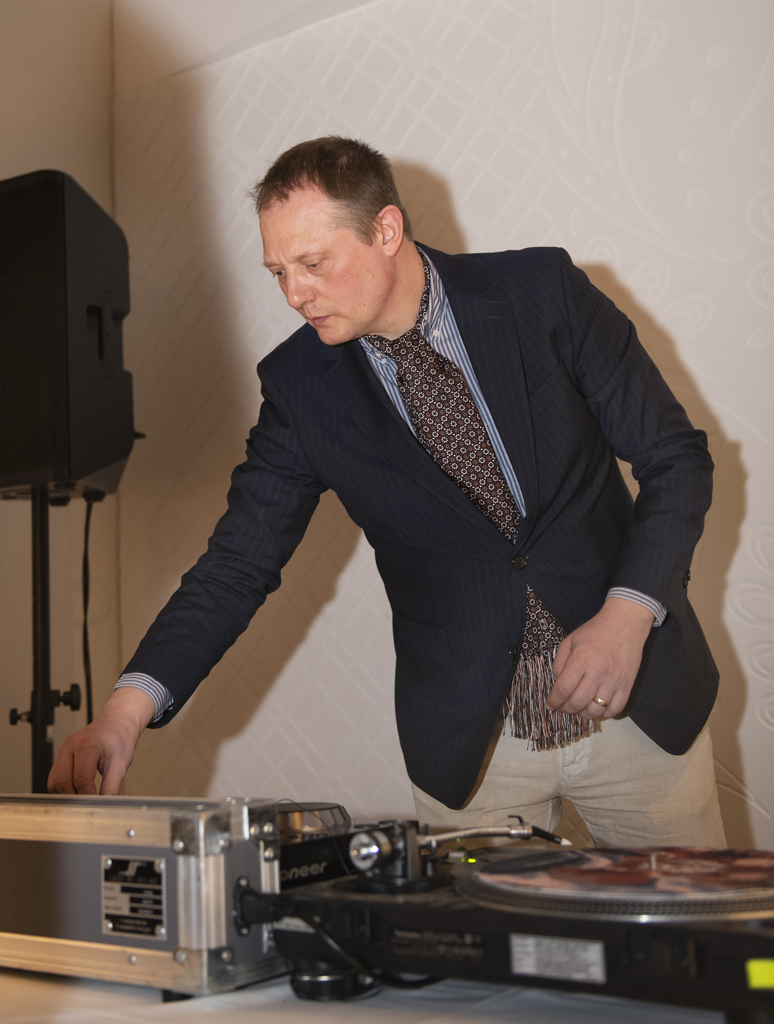 Magnus Carlson stod för musiken. Brittisk sådan såklart.