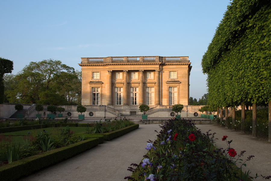 Das Petit Trianon im Park von Versailles war Marie Antoinettes liebster Rückzugsort | Foto via chateauversailles.fr