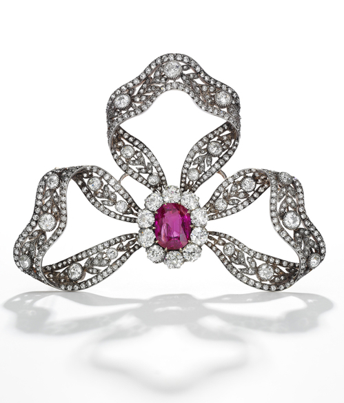 Brooch in rubies and diamonds, circa 1905, a gift of the Archduke Friedrich of Austria, estimate 200 000 - 300 000 dollars, image © Sotheby's