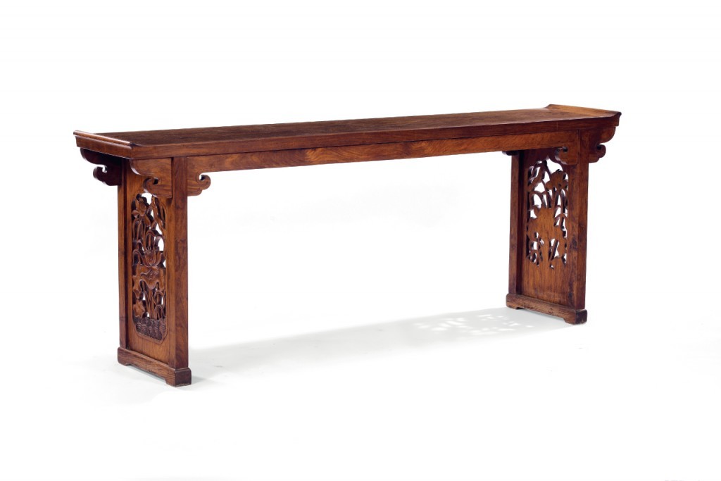 Huanghuali wood with fine altar,China, Qing Dynasty, 19th centuryEstimate:£4 263-6 822Result:£514 081