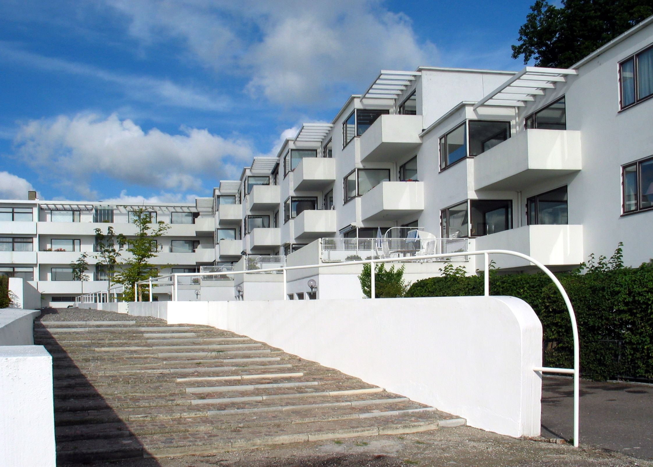 Arne_Jacobsen_Bellavista_2005-04