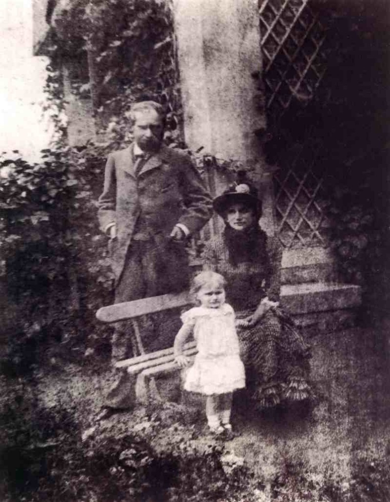 Berthe Morisot, Eugène Manet et leur fille Julie à Bougival, 1880, image via The Art Slack