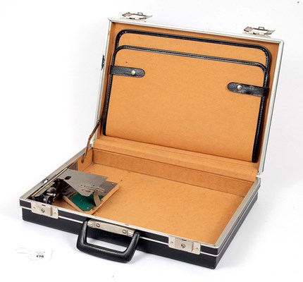 Attaché-case avec appareil intégré, image ©Aston's