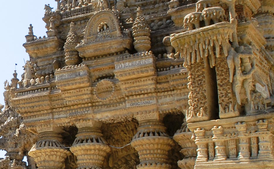 Façade du Palais Idéal, image via www.facteurcheval.com