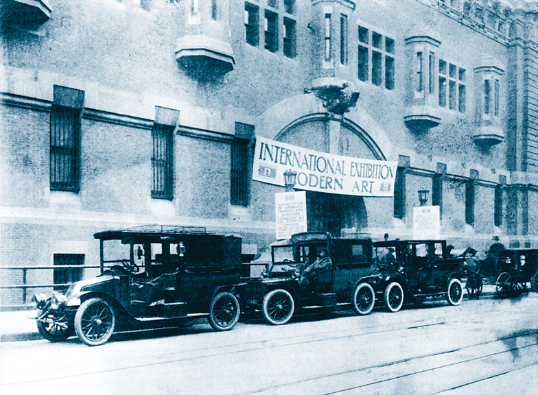 Outside the Armory Show 1913. Image: Wikimedia Commons