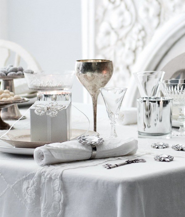 christmas-table-decoration-ideas-silver-white-colors-elegant-table-setting