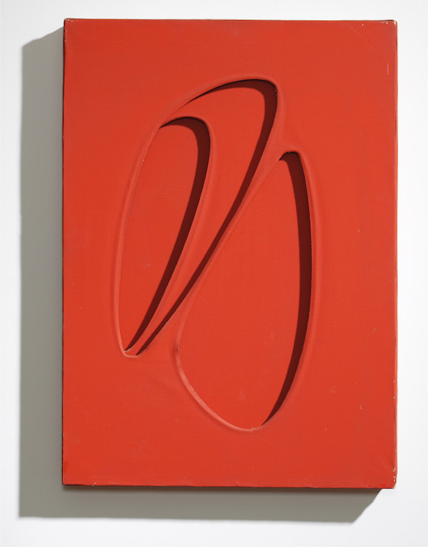 Paolo Scheggi, "Intersuperficie curva dal rosso", 1962-63. Signerad.