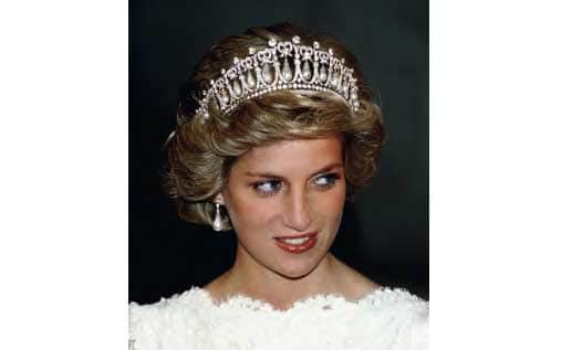 Diana, Princess of Wales (1961-1997) trägt die 1914 gefertigte "Cambridge Lover's Knot Tiara" Abb. via fanfiktion.de