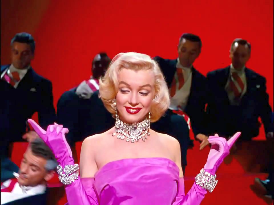 Marilyn Monroe sjunger Diamonds are a girl's best friend i filmen Gentlemen Prefer Blondes (1953)