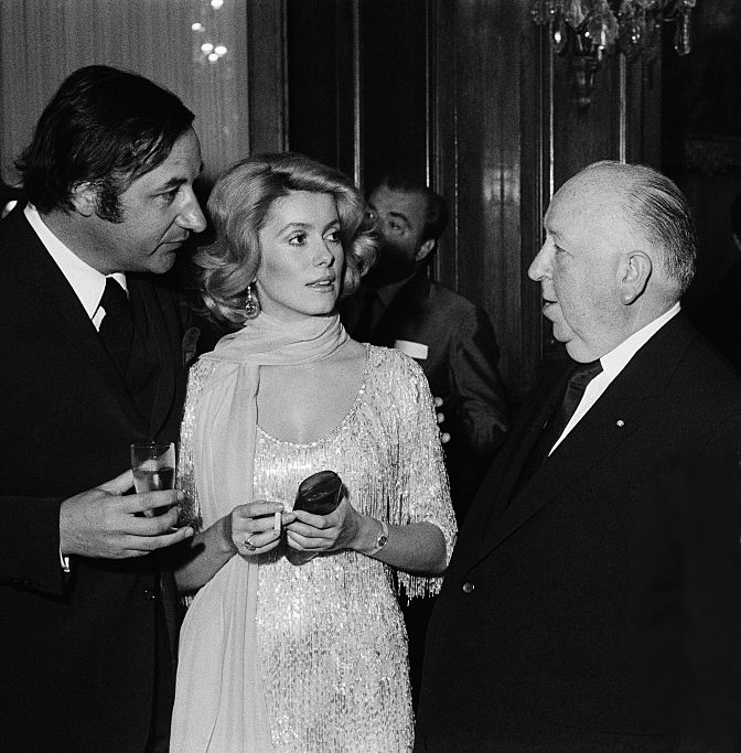Catherine Deneuve Philippe Noiret, Catherine Deneuve e Alfred Hitchcock nel 1969, immagine via News