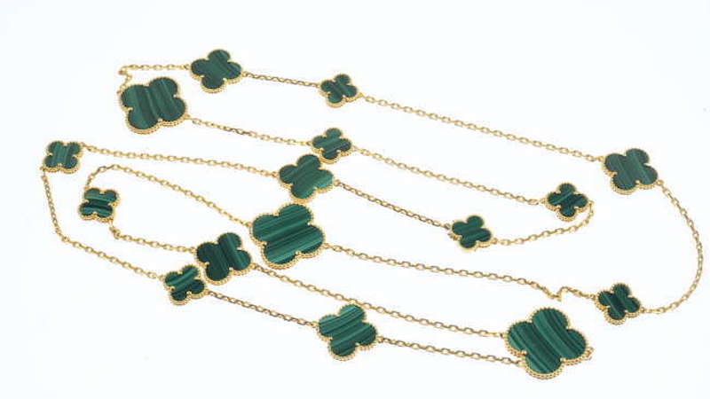 VAN CLEEF & ARPELS - collana 'Magic Alhambra' in malachine in asta da Fellows.