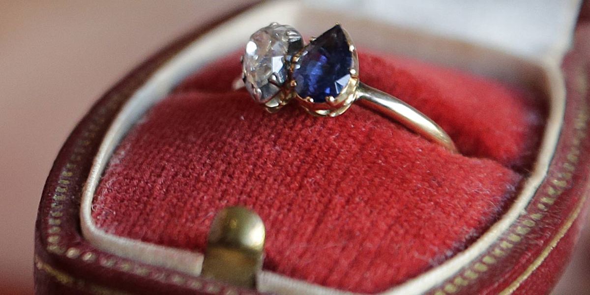 Bague de fiançailles, image via Histo'blog.com