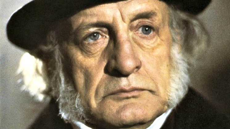 George C. Scott som Ebenezer Scrooge i filmatiseringen från 1884. Foto via IMDb.