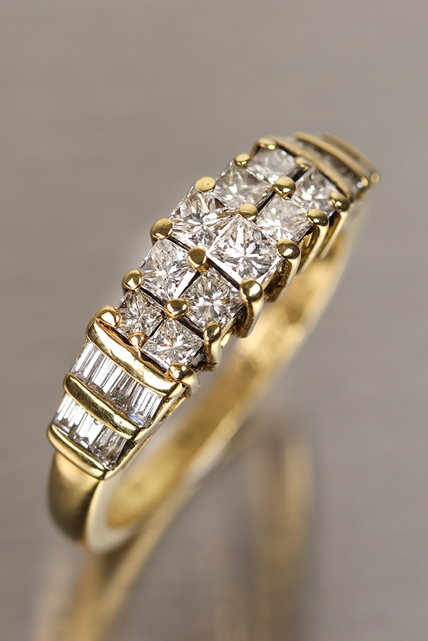 18ct Gold diamond set dressing ring