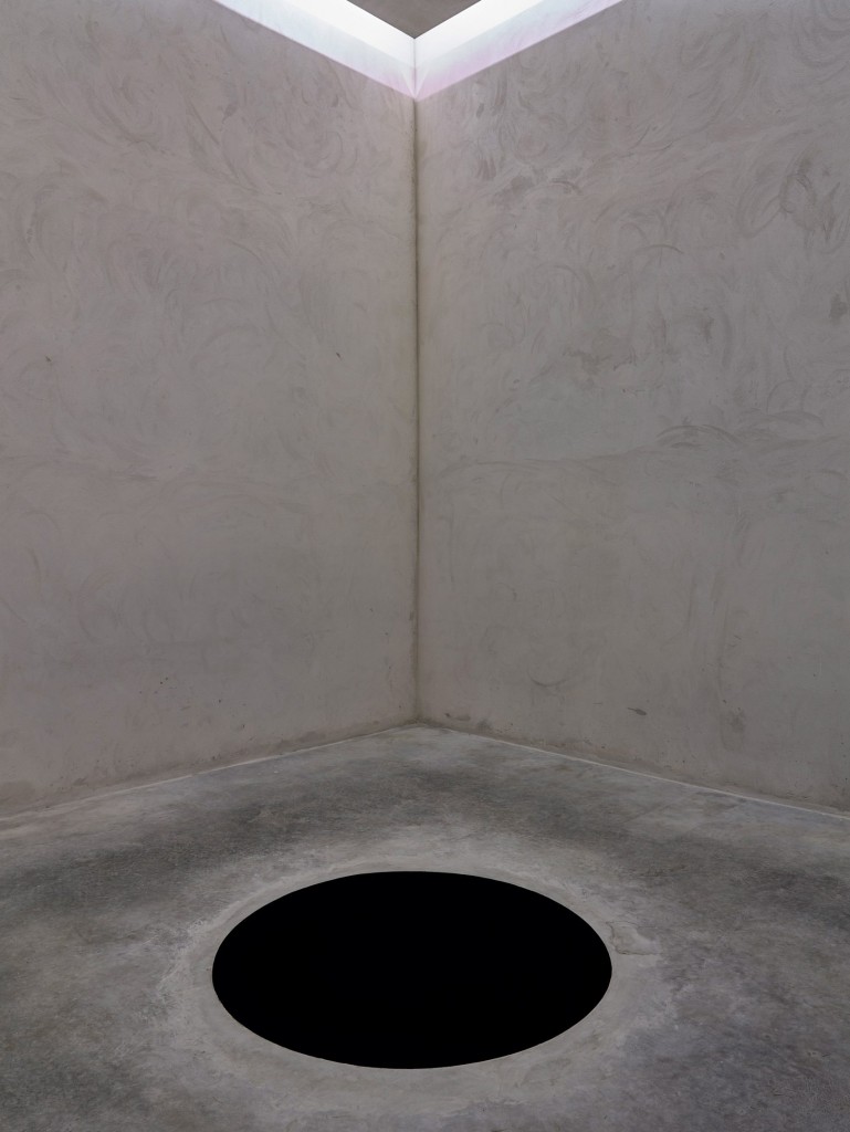 Anish Kapoors "Limbo into Darkness" im Museum der Fundação de Serralves in Porto | Foto: Serralves Foundation via Dezeen