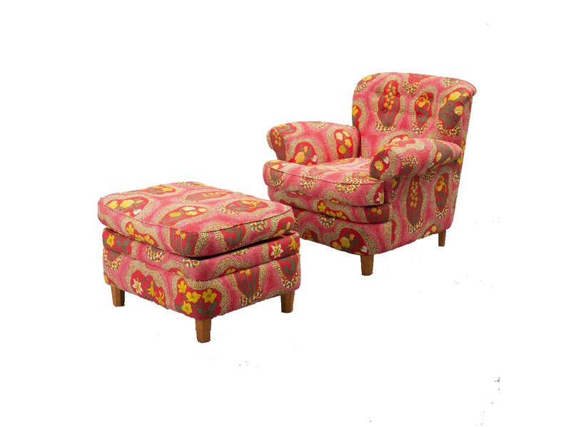 JOSEF FRANK. Sillón con reposapiés modelo 568 tapizados con el diseño "Catleya".