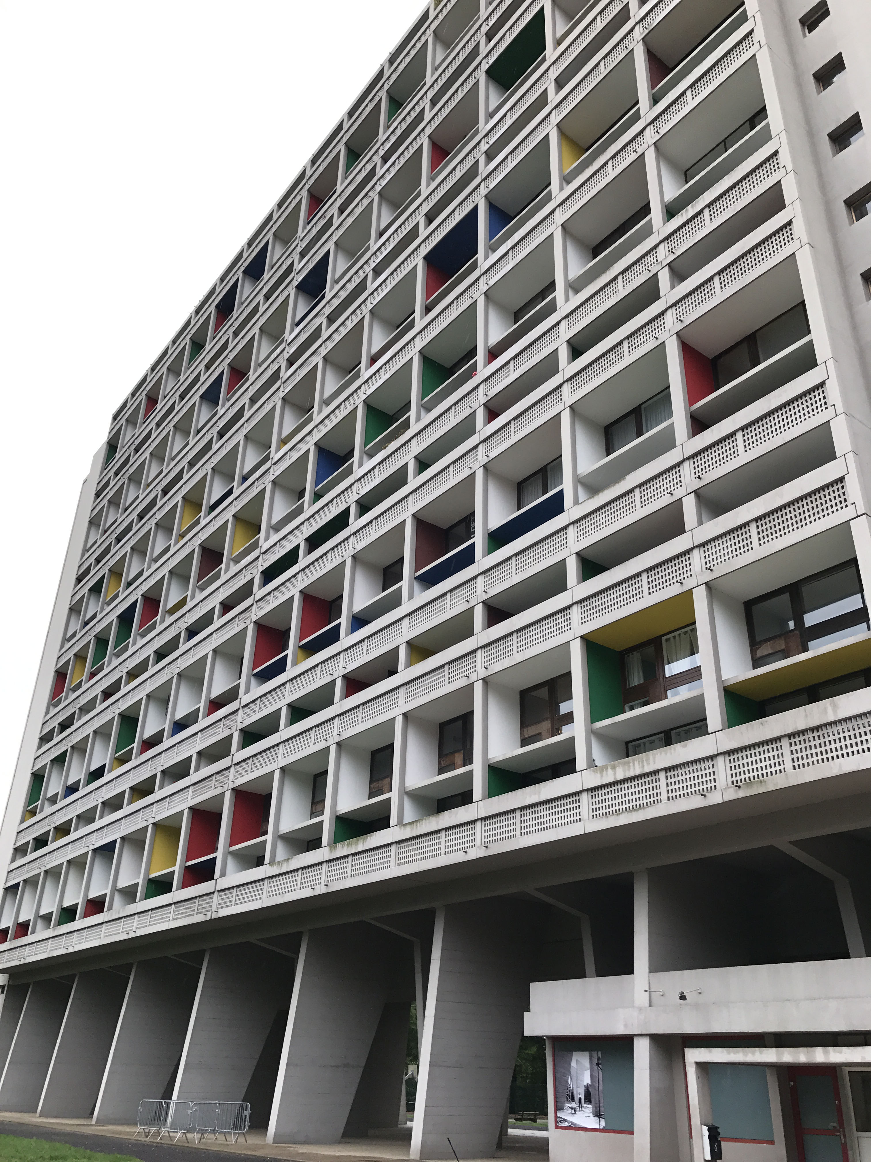 Unité d'habitation Le Corbusier, image via Lux-Auction